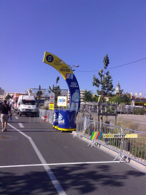The start arch for the Bourg-en-Bresse > Le Grand-Bornand stage (579x)