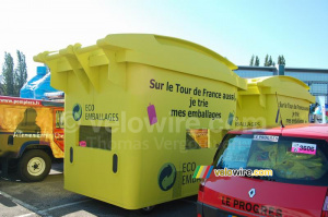 The Eco Emballages advertising caravan at the parking in Bourg-en-Bresse (748x)