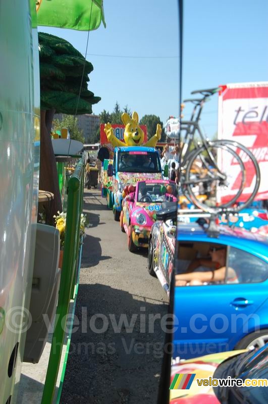 The Haribo advertising caravan seen in the mirror of the Panach' truck