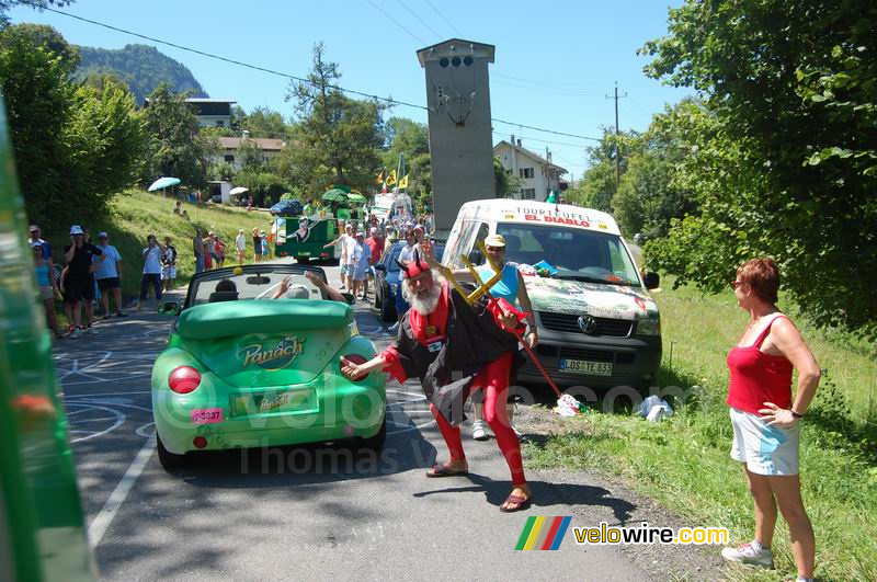 Le diable du Tour (El Diablo) et la caravane publicitaire Panach' (1)