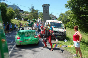 Le diable du Tour (El Diablo) et la caravane publicitaire Panach' (1) (502x)
