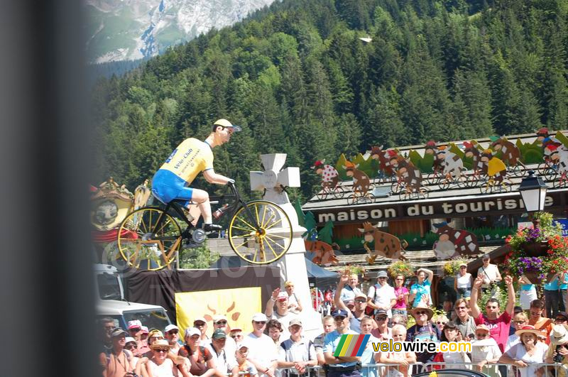 La décoration autour de la maison du tourisme au Grand-Bornand