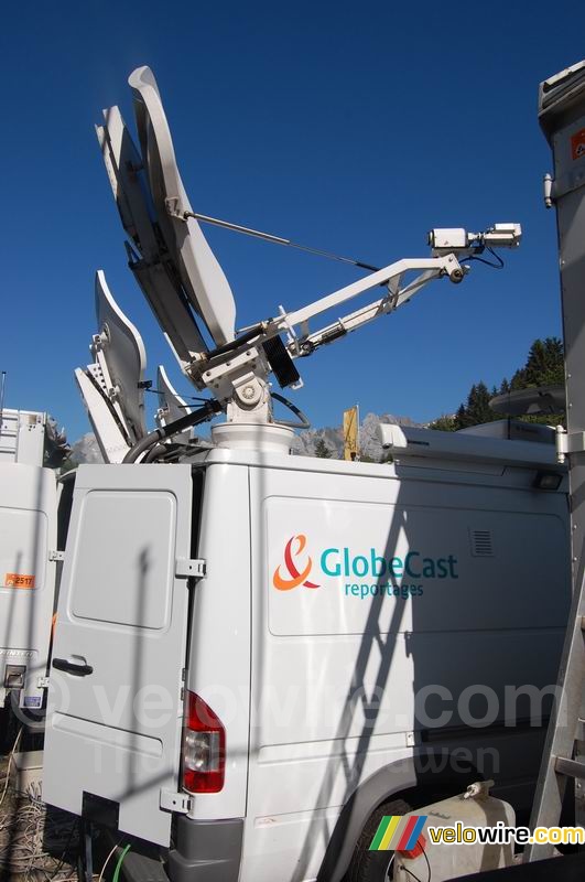 La voiture de transmission de Globecast Reportages