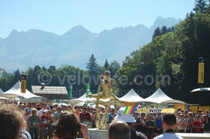 The dancers in the Village Départ in Le Grand-Bornand (389x)