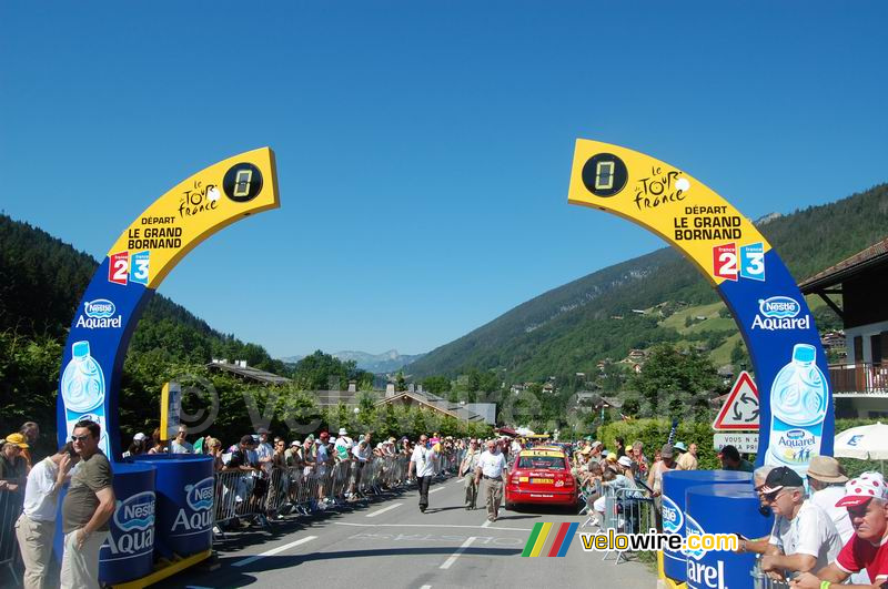 De start van de etappe Le Grand-Bornand > Tignes