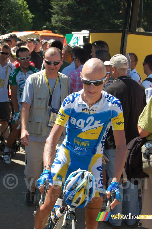 John Gadret (AG2R) in het Village Départ in Le Grand-Bornand