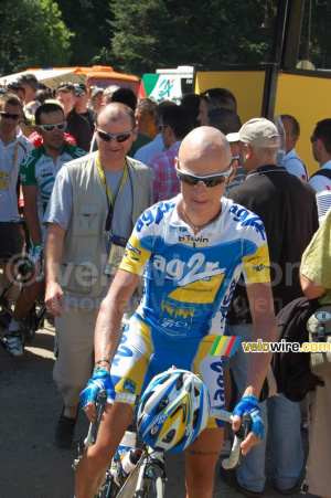 John Gadret (AG2R) au Village Départ au Grand-Bornand (345x)