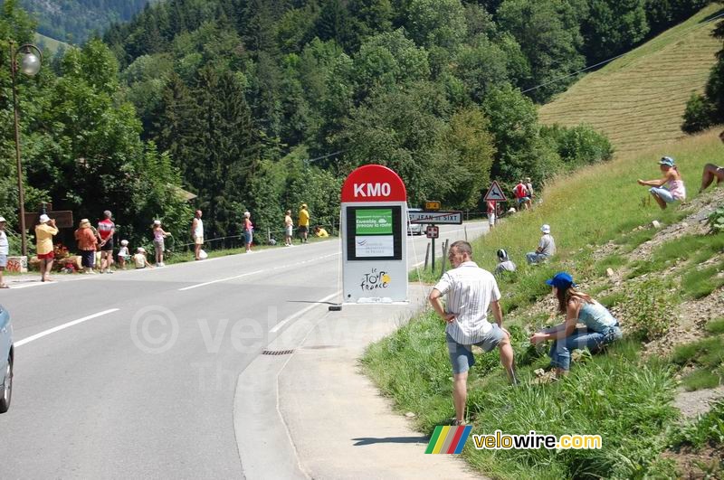 The 0 kilometer point of the Le Grand-Bornand > Tignes stage
