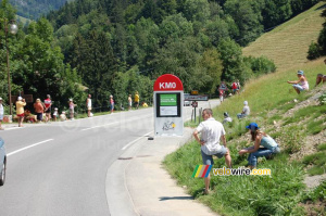 The 0 kilometer point of the Le Grand-Bornand > Tignes stage (558x)