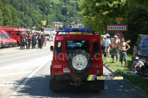 La caravane publicitaire des pompiers salue les pompiers de Beaufort (544x)