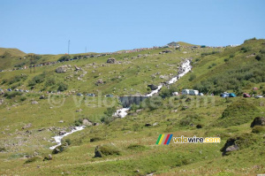 Une petite rivière / cascade sur le Cormet de Roselend (378x)