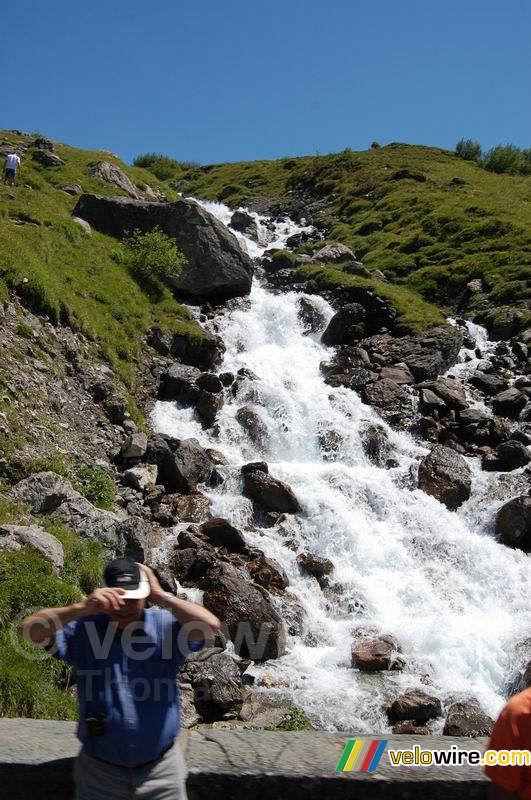 Une petite rivière / cascade sur le Cormet de Roselend (2)