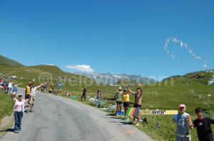 Spectators on the Cormet de Roselend (350x)