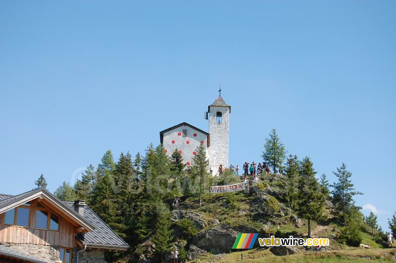 Polka dot jersey church : vive le Tour !