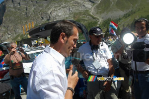 A live interview of the France Televisions show Village Départ (506x)