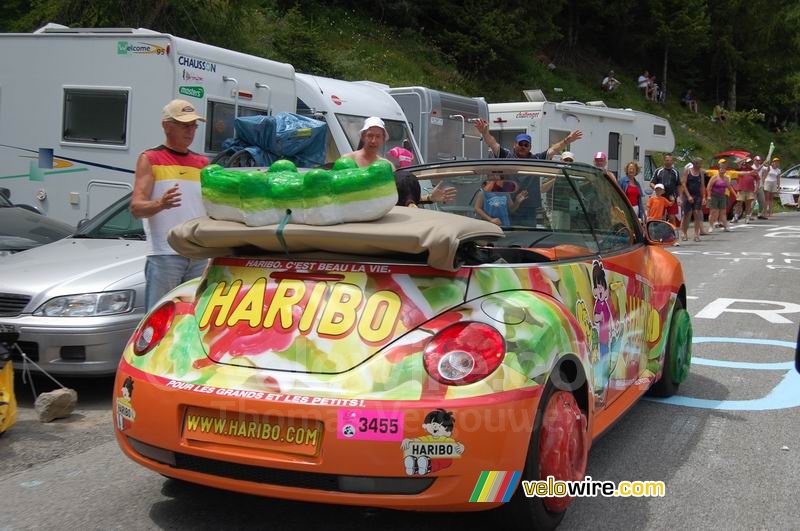 Een van de auto's van de Haribo reclamecaravaan