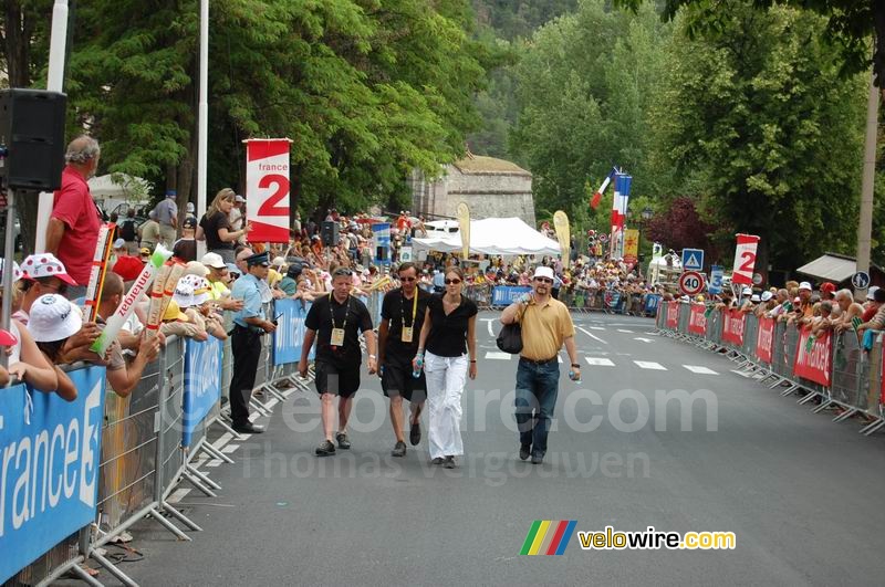 Briançon : the last one and a halve kilometer by foot ...