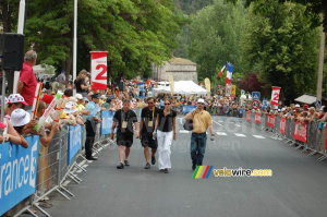 Briançon : the last one and a halve kilometer by foot ... (387x)