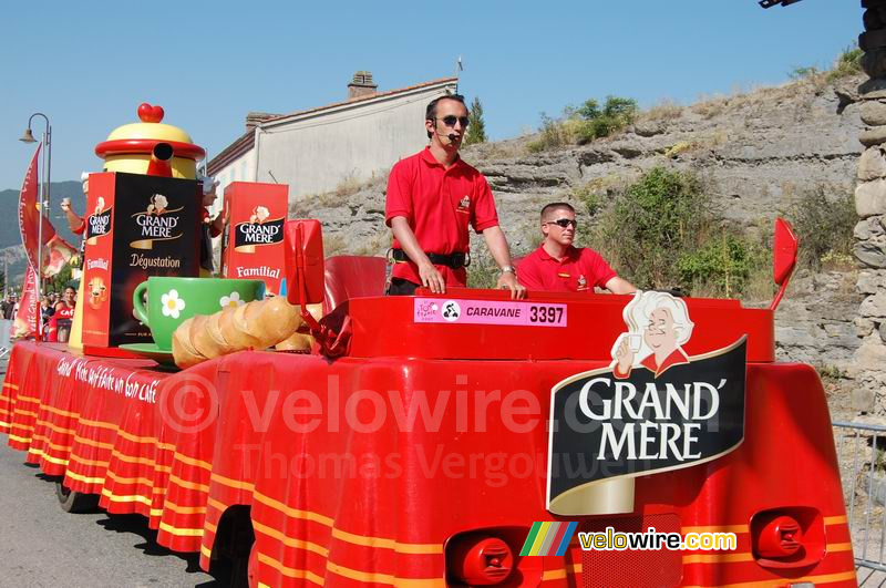 Le char de la caravane publicitaire Café Grand Mère