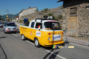 La voiture de Camping Tour dans la caravane publicitaire (655x)