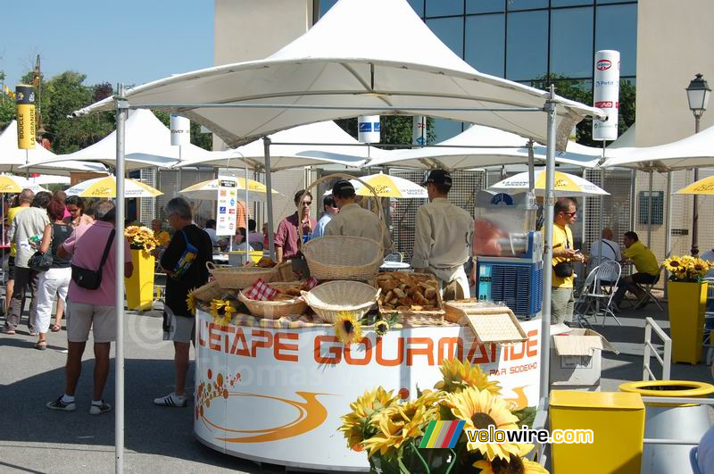 Au Village Départ il y a à boire et à manger à volonté