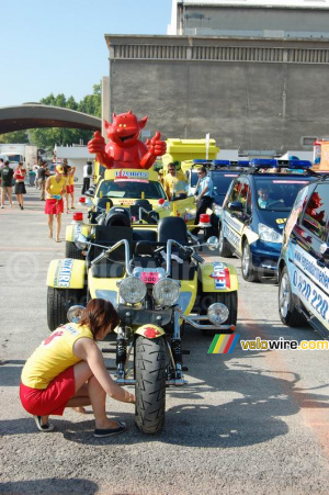 La caravane publicitaire Le Faillitaire doit briller !! (450x)