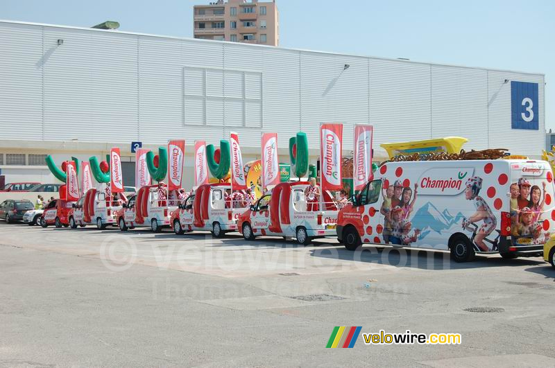 La caravane publicitaire Champion au parking caravane à Marseille