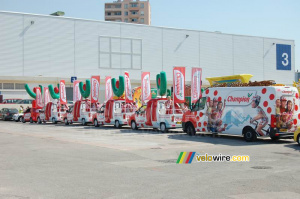 La caravane publicitaire Champion au parking caravane à Marseille (425x)