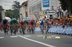 L'arrivée à Castres : un sprint remporté par Tom Boonen (1) (603x)
