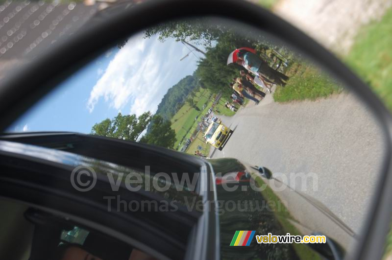 Mirror effect: a yellow Fabia seen from a green Fabia