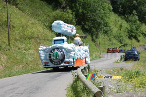 La caravane koda dans la descente du Port de Balès (445x)