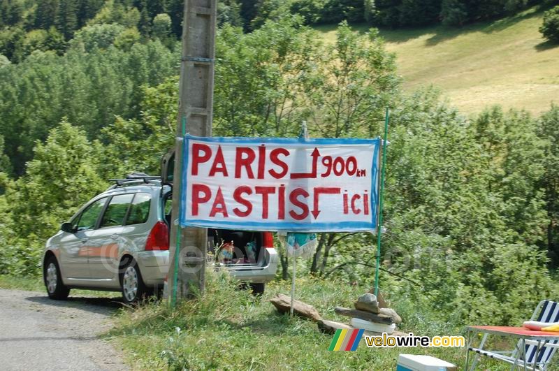 Paris 900 km, Pastis here ... what about a short stop?