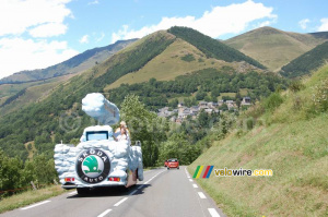 La caravane koda dans la descente du Col de Peyresourde (425x)