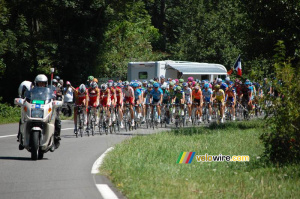 Le peloton avec Barloworld (y compris le maillot à pois) en tête (639x)