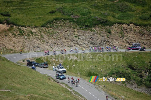 Quelques groupes de coureurs sur le Port de Larrau (479x)