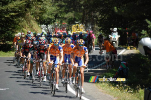 Le peloton sur le Col de la Pierre-Saint-Martin (580x)