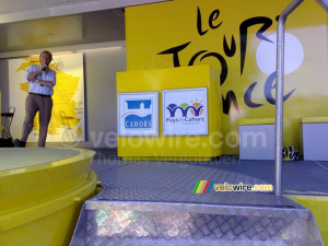 Daniel Mangeas (le speaker officiel du Tour) à Cahors (454x)