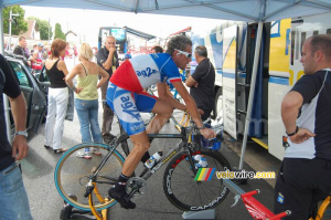 Christophe Moreau (AG2R) s'échauffe à Cognac (586x)