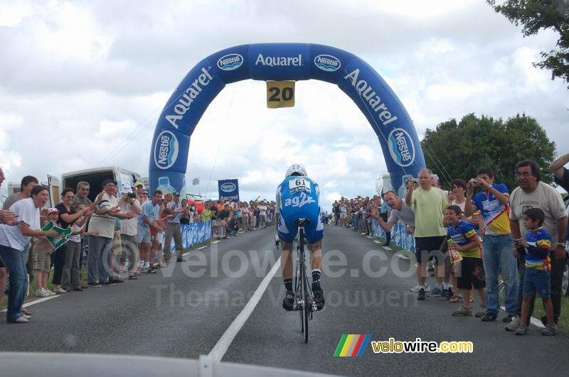 Christophe Moreau (AG2R) at 20 kilometers from the finish of his Cognac > Angoulême time trial