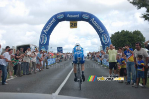 Christophe Moreau (AG2R) à 20 kilomètres de l'arrivée de son contre-la-montre Cognac > Angoulême (570x)