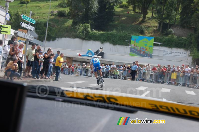 Christophe Moreau (AG2R) passes Elvis