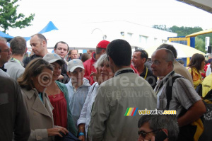Quand Laurent Jalabert visitait le stand Orange il y avait toujours beaucoup de monde (486x)