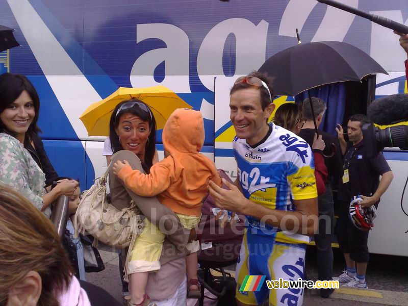 Stéphane Goubert (AG2R) ziet zijn kind weer eens!