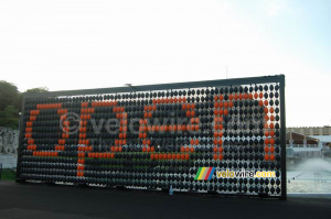 The 'open' wall by Orange (404x)