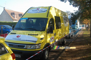 Un mini-bus de l'équipe cycliste Saunier Duval (747x)