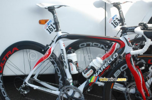 Les vélos de Alejandro Valverde et José Ivan Gutierrez (Caisse d'Epargne) (764x)
