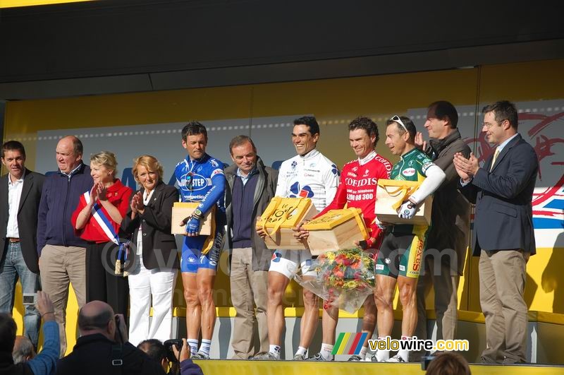 The four French riders who retire get a box with bottles and the book 