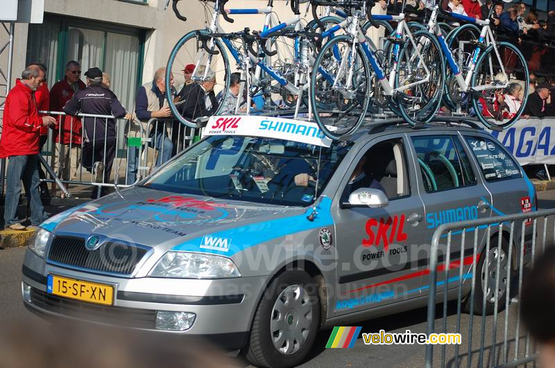 Une voiture de l'équipe Skil Shimano*