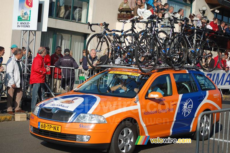 Une voiture de l'équipe cycliste Rabobank