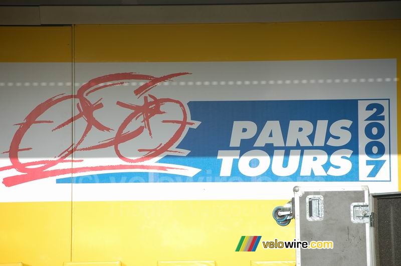 The logo Paris-Tours 2007